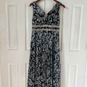 NWOT R & M Richards Evening Gown Maxi Dress Black / Silver Print Slit Sz 10